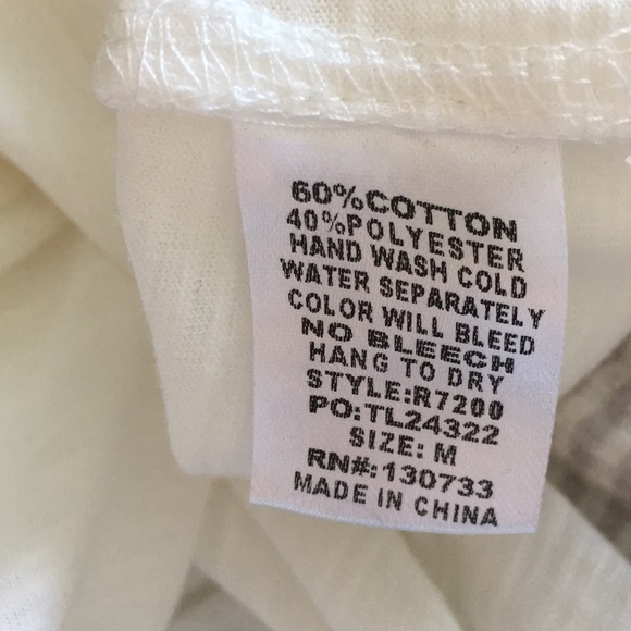 ULTRA SOFT peasant top with beautiful sleeves. - Picture 6 of 7